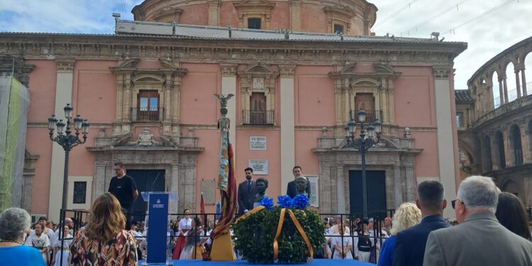 Resumen del acto del Centenario de la Oficialización del Himno de Valéncia 1 Resumen del acto del Centenario de la Oficilización del Himno de Valéncia