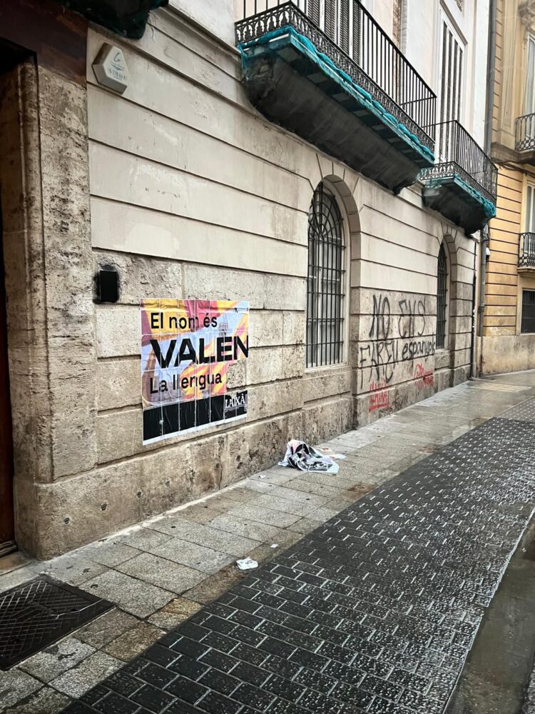 Tibieza en el Ajuntament de Valéncia por el ataque a la sede de Lo Rat Penat