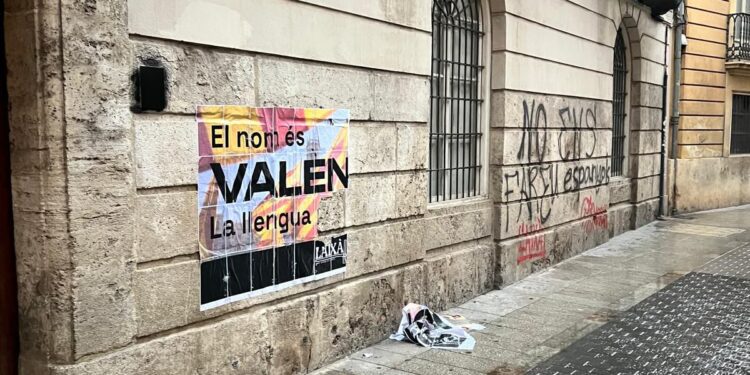 Tibieza en el Ajuntament de Valéncia por el ataque a la sede de Lo Rat Penat