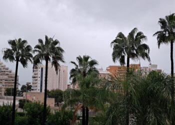Un núcleo de precipitación muy activo descarga en Favara y sur de Cullera y se mueve lentamente hacia el norte