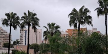 Un núcleo de precipitación muy activo descarga en Favara y sur de Cullera y se mueve lentamente hacia el norte