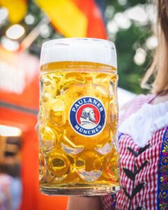 Alicante se convierte en la capital de la cerveza con la celebración del Oktoberfest Paulaner 2 WhatsApp Image 2025 10 20 at 14.47.461