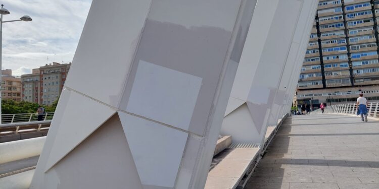 El parcheado puente de la Exposición de Santiago Calatrava