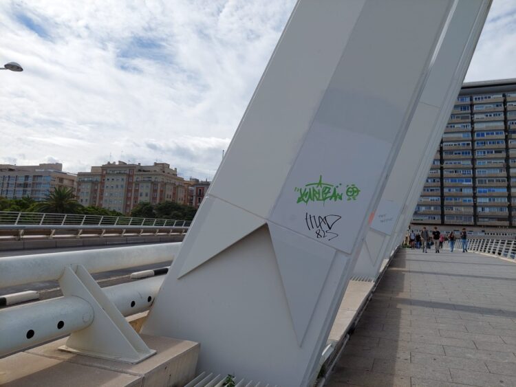 El parcheado puente de la Exposición de Santiago Calatrava
