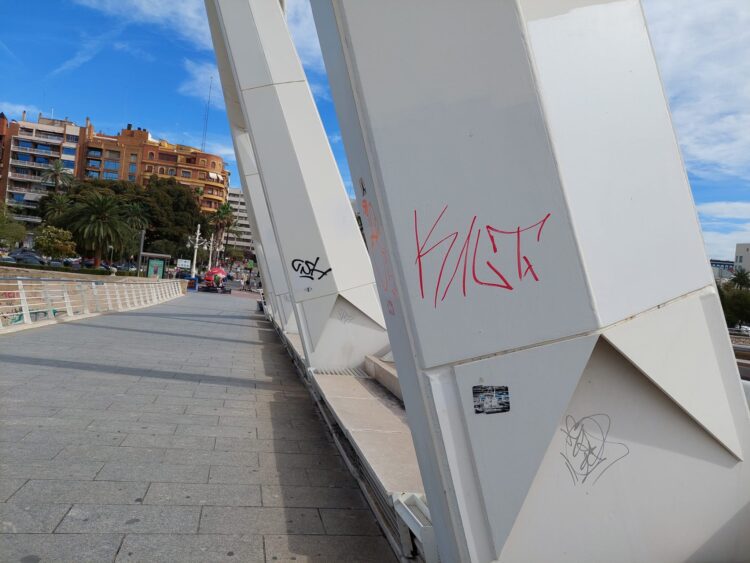 El parcheado puente de la Exposición de Santiago Calatrava
