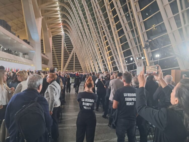 Un acto homenaje frío, montado por Moncloa y muy planificado para la foto y las cámaras