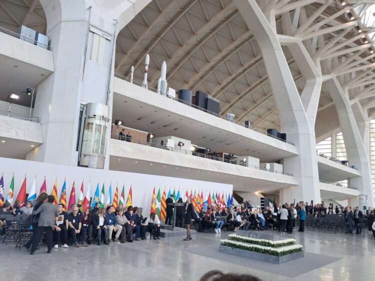 Un acto homenaje frío, montado por Moncloa y muy planificado para la foto y las cámaras