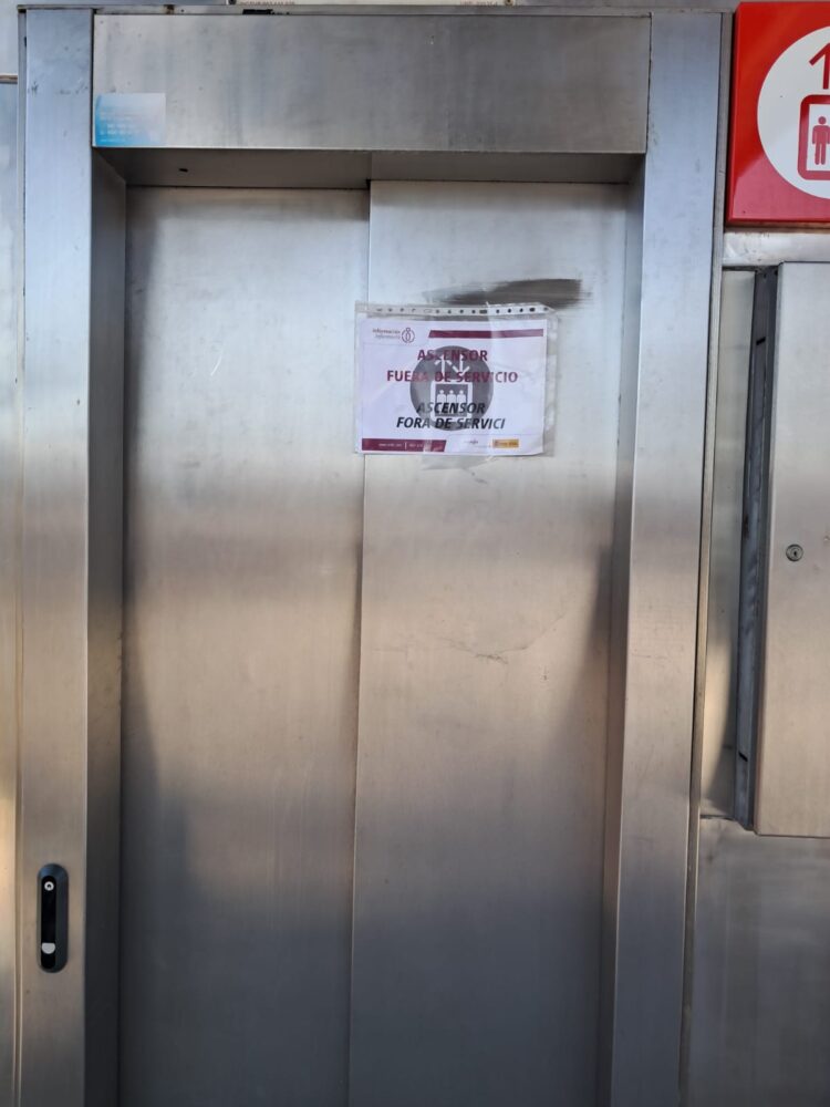 Cancelaciones, retrasos de más de media hora e incidencias desesperan a los viajeros de Cercanías Valencia- Gandía