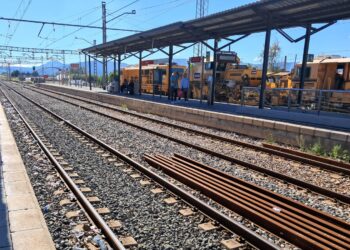 Cancelaciones, retrasos de más de media hora e incidencias desesperan a los viajeros de Cercanías Valencia- Gandía