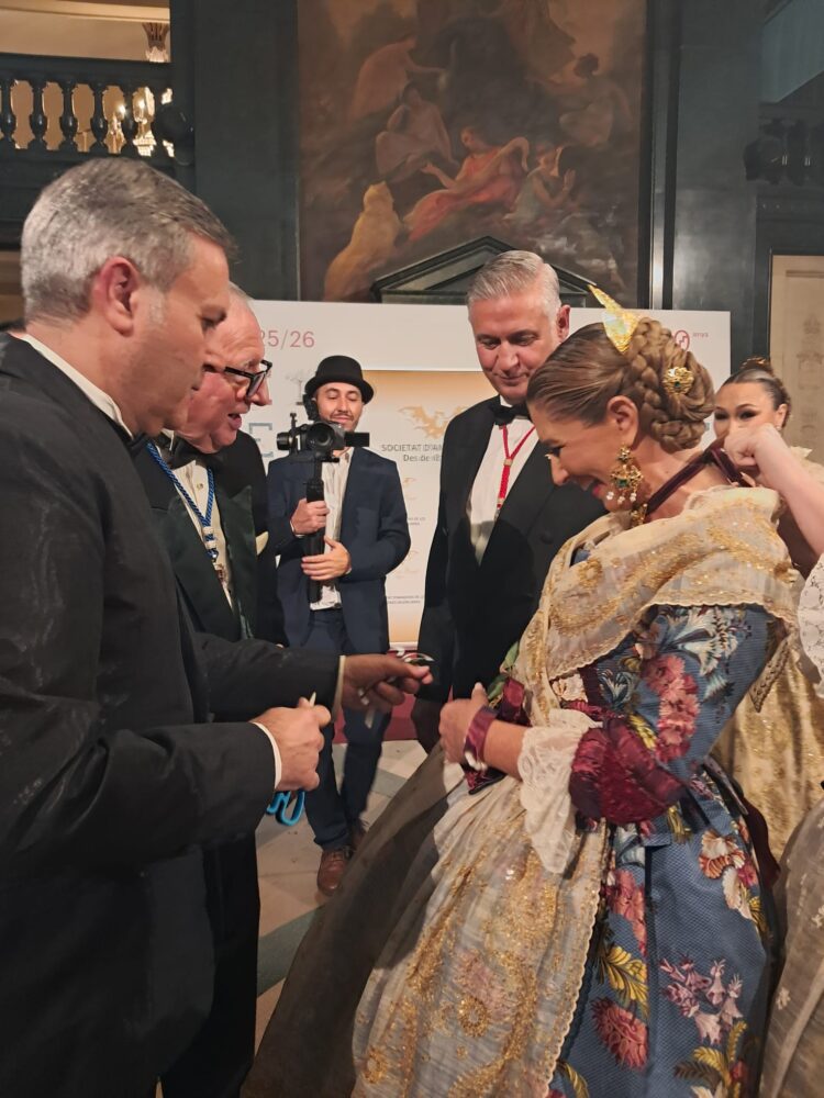 Lo Rat Penat celebra en gran èxit els CXXXVII Jocs Florals de la Ciutat i Regne de Valéncia en presència real de l’infanta Na Elena