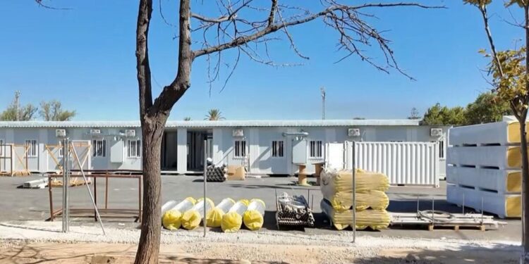 El 57% de las familias valencianas cree que los colegios no están preparados para otra DANA 1 barracones en un colegio de massanassa afectado por la dana 16 9 aspect ratio default 0 da39 scaled 1