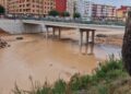 Polémica en Paiporta: el Ayuntamiento reabre el Pont Nou rellenando las aceras con cemento ante la falta de adoquines 12 barranco del poyo 20251012 121445 5 1 scaled 1
