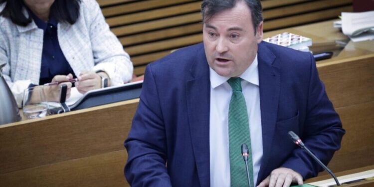 David Muñoz (VOX): "Acoger a más de 1.700 menores ilegales, como quiere Sánchez, nos costaría más de 138 millones de euros al año" 1 c31dfeb0 b96e 407d b221 082cac3caff6 scaled 1