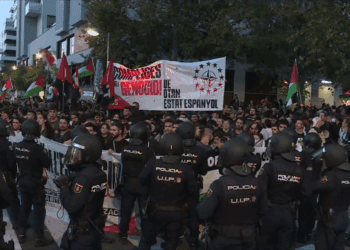Al menos cinco detenidos y una persona herida en las protestas pro Palestina frente al Roig Arena de Valencia