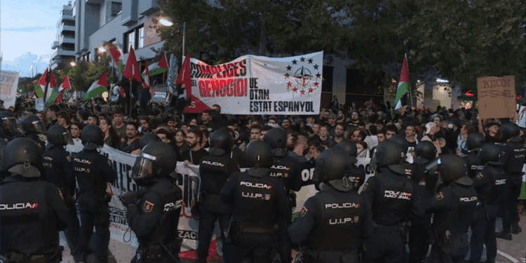 Quedan en libertad los cinco detenidos durante la protesta en el partido Valencia Basket–Hapoel Tel Aviv
