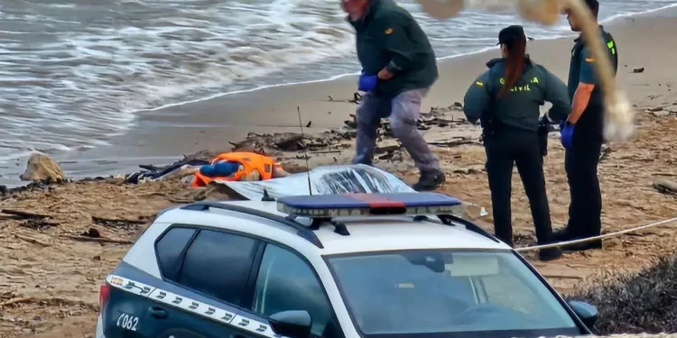 Encuentran cadáver sin identificar en la playa de Cullera 1 Encuentran cadáver sin identificar en la playa de Cullera