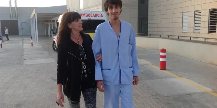 daniel junto a su madre a9f9