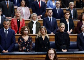 El Gobierno propuso suspender la sesión de control en el Congreso por el aniversario de la DANA, pero no logró apoyos 15 descarga 2 1