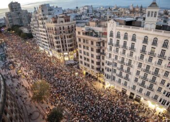 Miles de personas vuelven a las calles de Valencia para exigir la dimisión de Mazón un año después de la DANA 14 e1cdbd56 69a9 4a3b 8b01 0e827241ccdf 16 9 aspect ratio default 0 scaled 1