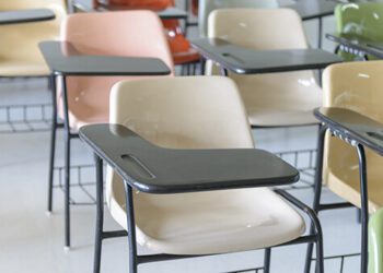 escolares.alumnos colegio a clases emprendedores