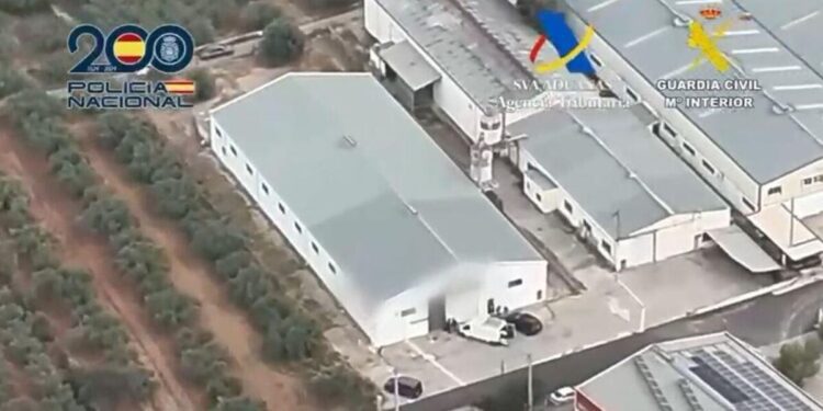 Nuevo golpe al narcotráfico en Valencia: seis detenidos y 1.700 kilos de cocaína incautados en una nave de Vallada Valencia. 1 image 63 1 scaled 1