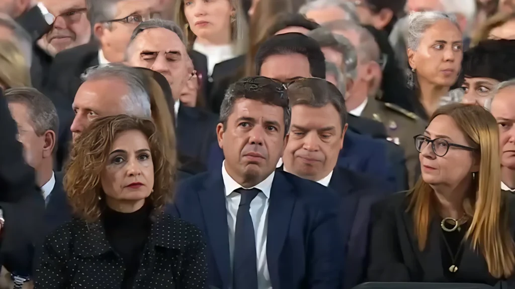 Fuerte tensión en el comienzo del acto de homenaje a las víctimas 2 image 9 1