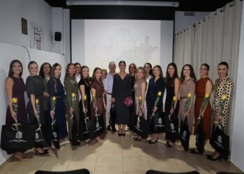 Carmen Prades, Fallera Mayor de Valencia, vive una jornada inolvidable en la Escuela de Sastres y Modistas 15 Carmen Prades, Fallera Mayor de Valencia, vive una jornada inolvidable en la Escuela de Sastres y Modistas