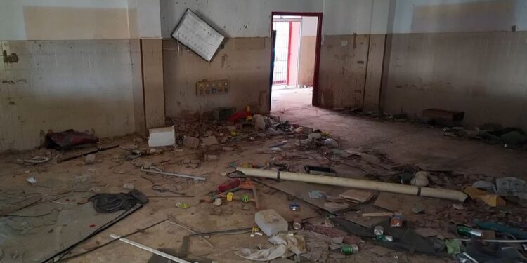 Entre barro, memoria y silencio, el Raval de Algemesí sigue esperando que vuelva la vida 1 interior guarderia del raval 099f