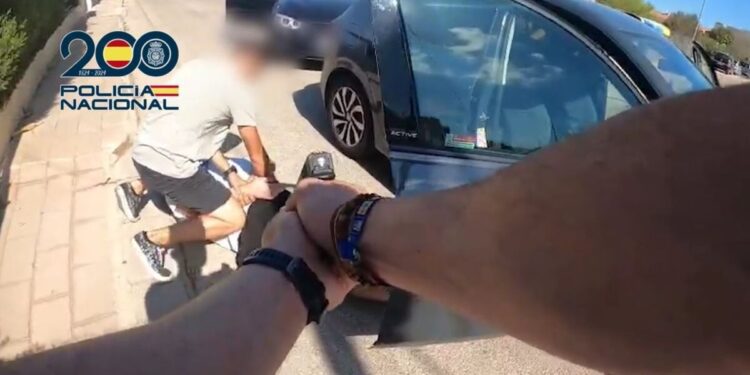 la policia nacional detiene en alicante a dos fugitivos buscados por estafas y robos en domicilios e da39 2 scaled 1