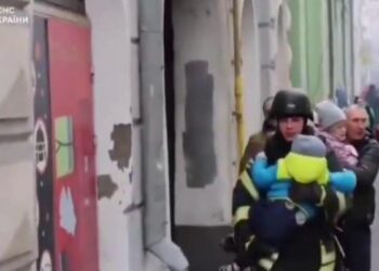 las imagenes del ataque ruso en jarkov que ha provocado la evacuacion de 50 ninos de una guarderia 1 da39 3 scaled 1