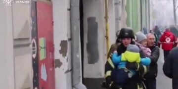 las imagenes del ataque ruso en jarkov que ha provocado la evacuacion de 50 ninos de una guarderia 1 da39 3 scaled 1