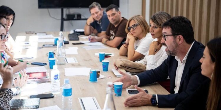 Las víctimas de la DANA trasladan a Yolanda Díaz su preocupación por la falta de protocolos laborales ante emergencias climáticas 1 las victimas de la dana trasladan su preocupacion a yolanda diaz no han sabido como actuar 16 9 aspe da39 2