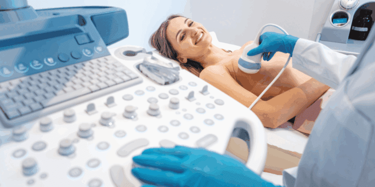 Sanidad realiza 11.423 mamografías más que en 2024 dentro del programa de cribado del cáncer de mama 1 mamografia scaled 1