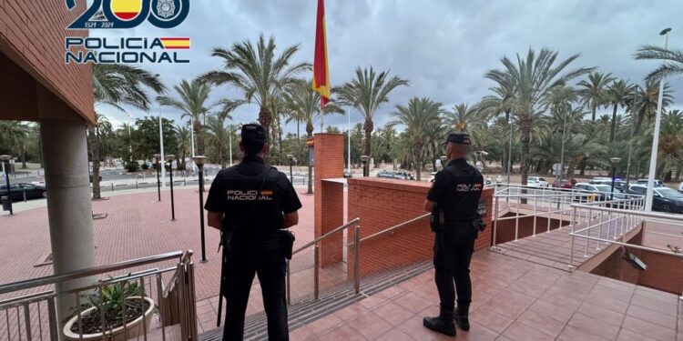 reconocen la extralimitacion de un policia que redujo y presiono el cuello a un joven hasta que muri da39 3