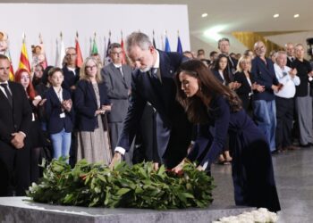 Emotivo homenaje a las víctimas de la DANA en la Ciudad de las Artes y las Ciencias por Sus Majestades los Reyes 17 reyes acto homenaje victimas DANA 20251029 14 1 scaled 1