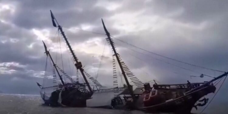 una embarcacion replica de la santa maria de cristobal colon se hunde en mexico 16 9 aspect ratio de da39 scaled 1