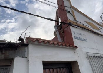 Miedo en Castellar tras el desalojo de un matrimonio de ancianos por el colapso parcial de su casa