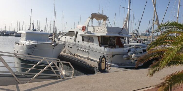 La Marina de Valencia se vacía de megayates para dar paso a una gran reforma de 84 millones 1 La Marina de Valencia se vacía de megayates para dar paso a una gran reforma de 84 millones