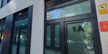 Los apartamentos turísticos en los bajos del Edificio Nicet Patraix operando 3 meses después de perder sus licencias