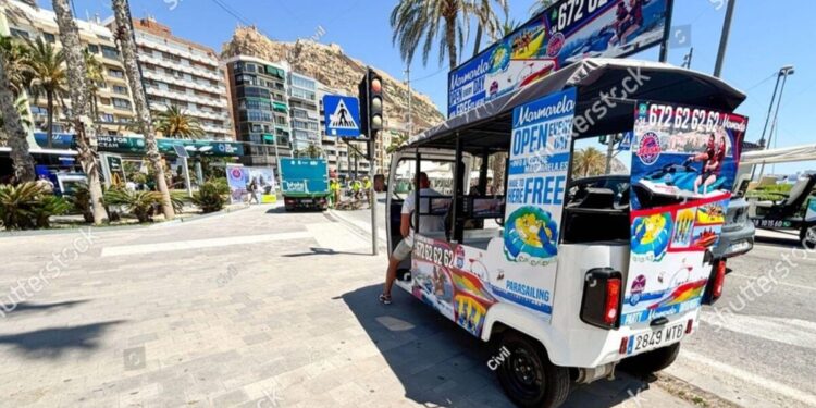 Alicante prohíbe las rutas turísticas en tuk-tuk por el casco antiguo 1 0672ed1a f9c5 41c3 8655 0d5180677b97 16 9 aspect ratio 1600w 0 scaled 1
