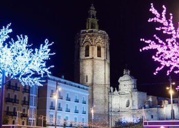 El Ayuntamiento y la Fundación Iberdrola iluminarán la Catedral y el Micalet por el Año Jubilar del Santo Cáliz 14 El Ayuntamiento y la Fundación Iberdrola iluminarán la Catedral y el Micalet por el Año Jubilar del Santo Cáliz
