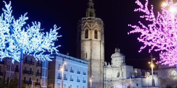 El Ayuntamiento y la Fundación Iberdrola iluminarán la Catedral y el Micalet por el Año Jubilar del Santo Cáliz