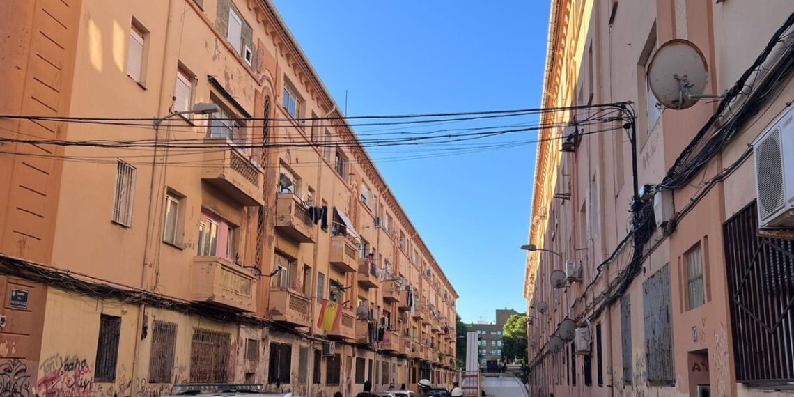 Operación de la Policía Local de Valéncia contra las conexiones ilegales de luz en Beteró, Malvarrosa y Casitas Rosas