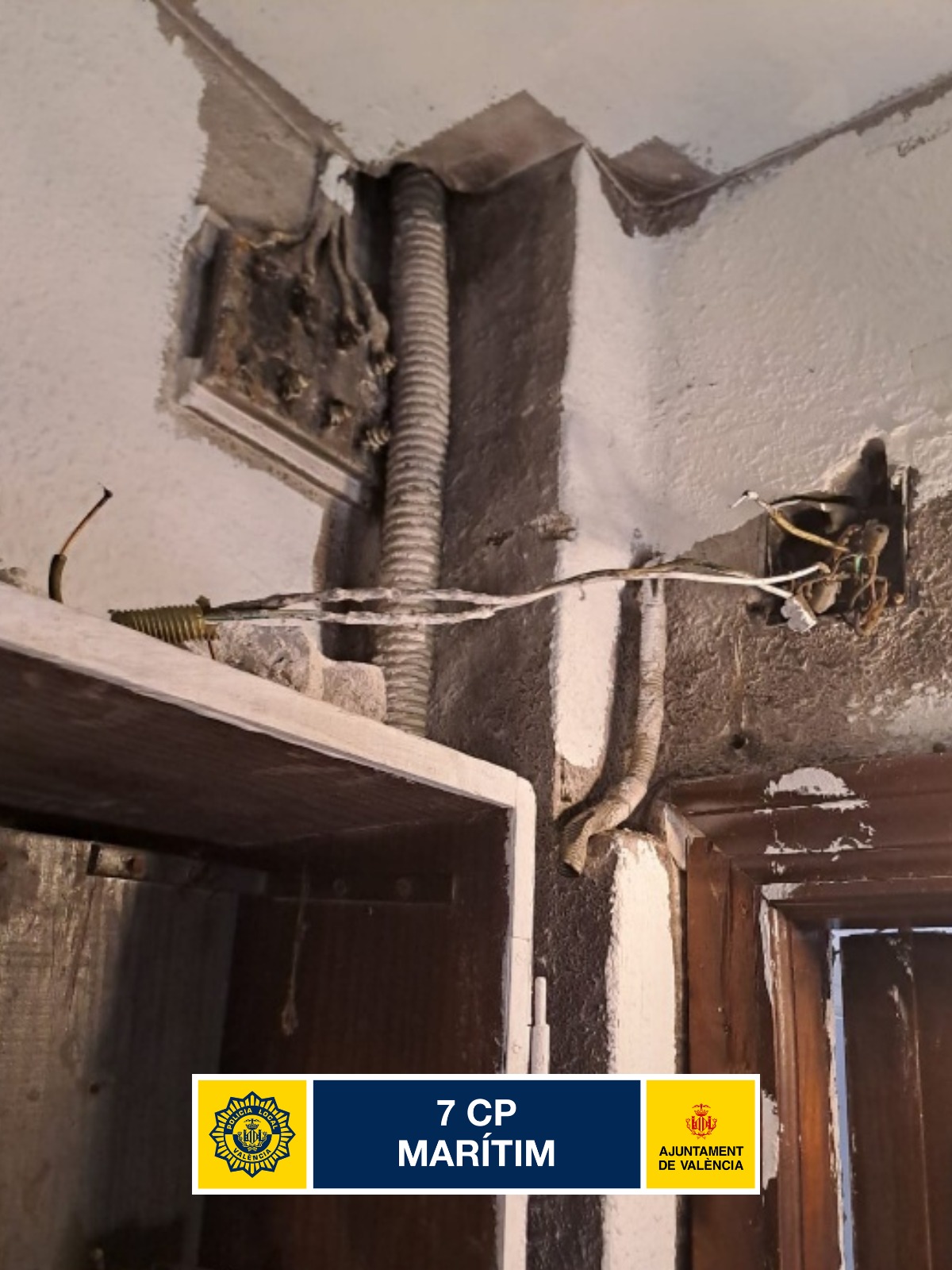 Operación de la Policía Local de Valéncia contra las conexiones ilegales de luz en Beteró, Malvarrosa y Casitas Rosas 3 1109 Detencio denganxos il·legals PLV 3