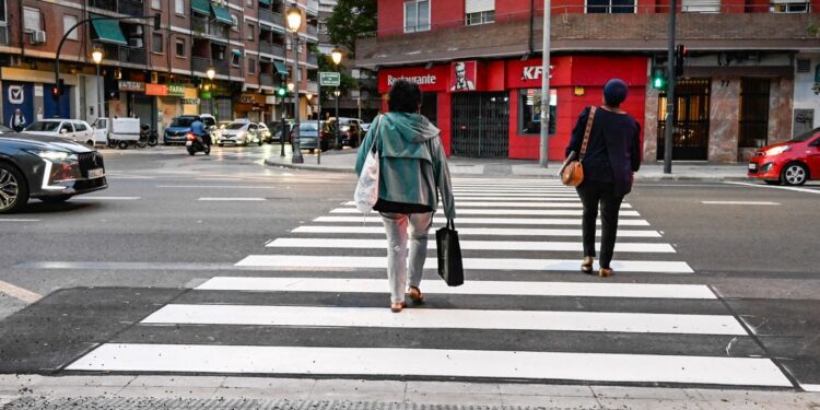 Tres nuevos pasos de peatones semaforizados en Archiduc Carles 1 Tres nuevos pasos de peatones semaforizados en Archiduc Carles