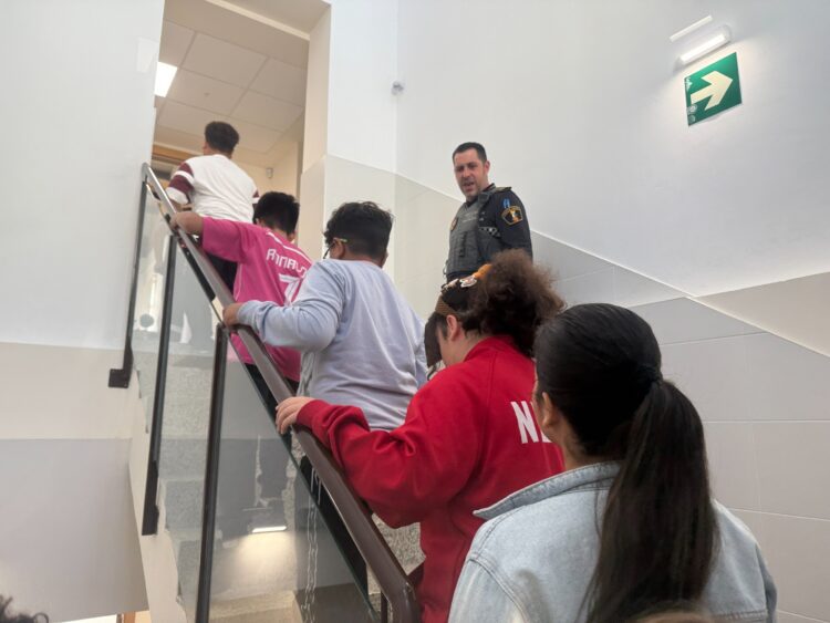 Valéncia moviliza más de un centenar de efectivos en el primer simulacro de inundación de La Torre, donde ha sonado por primera vez la alarma