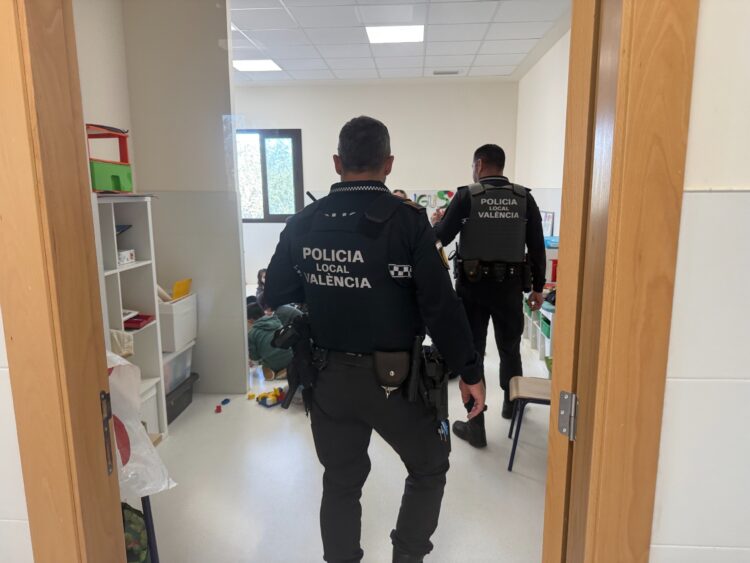 Valéncia moviliza más de un centenar de efectivos en el primer simulacro de inundación de La Torre, donde ha sonado por primera vez la alarma