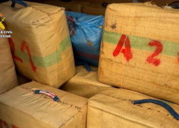 Detenidas tres personas e incautados 4.200 kilogramos de hachís en Alicante 14 Detenidas tres personas e incautados 4.200 kilogramos de hachís en Alicante