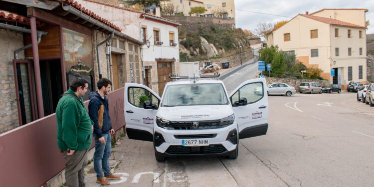 El Ayuntamiento de Morella compra una furgoneta eléctrica para la brigada municipal