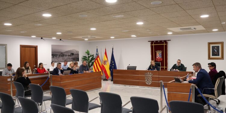 Juanfran Pérez Llorca renuncia a la Alcaldía de Finestrat y a su acta de concejal tras ser investido presidente de la Generalitat Valenciana